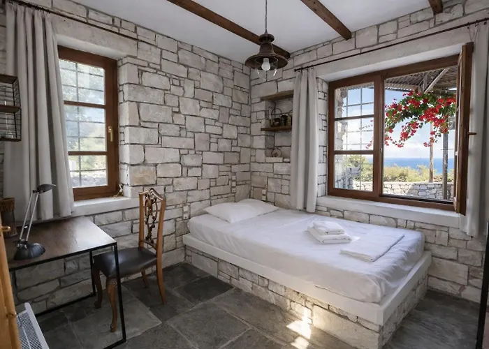 Villa Stone Monolia *